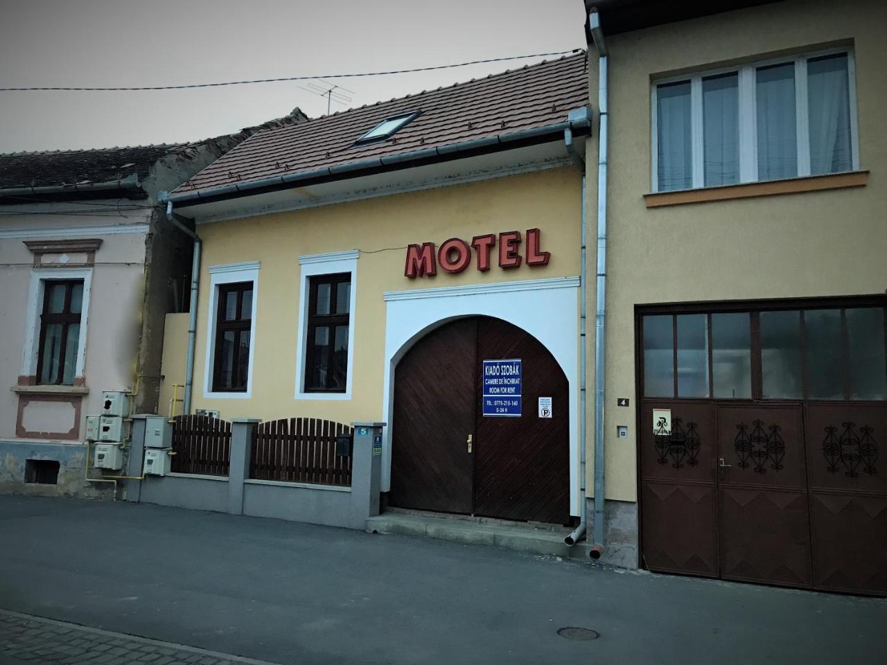 Petofi Motel Cristuru Secuiesc Exterior photo