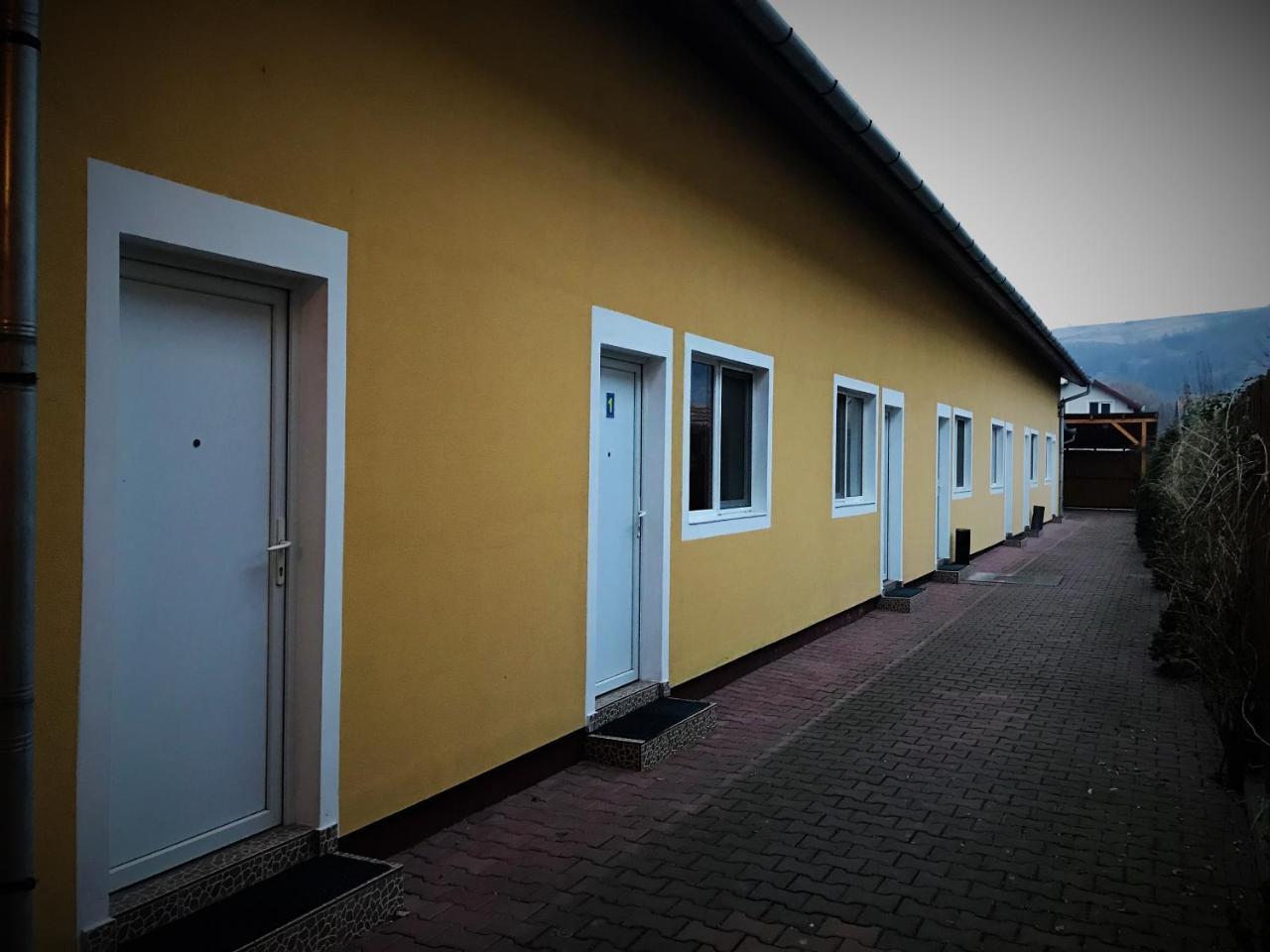 Petofi Motel Cristuru Secuiesc Exterior photo